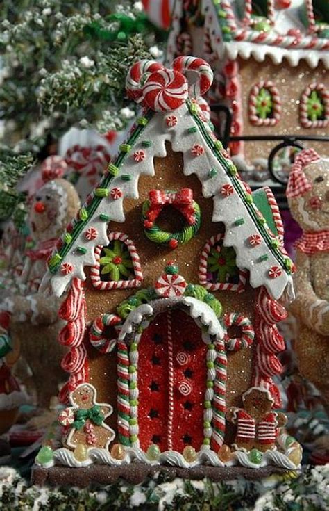 Amazing Traditional Christmas Gingerbread Houses - family holiday.net ...