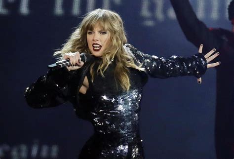 Taylor Swift NSFW deepfakes spark criticism from lawmakers - Los ...