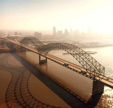 Hernando de Soto Bridge spanning the Mississippi River between West ...