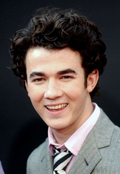 Kevin Jonas Pictures with High Quality Photos