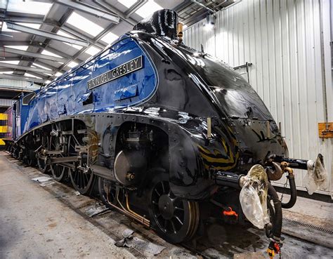 Steam locomotive 60007 Sir Nigel Gresley unveiled in blue livery