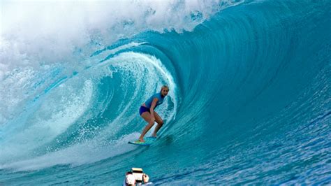 Shark attack victim and pro surfer Bethany Hamilton promotes Hollywood ...