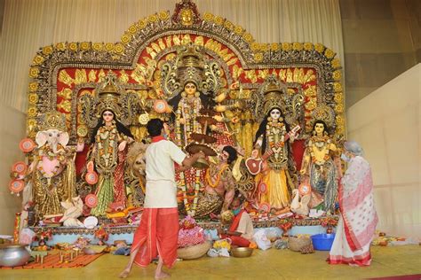 Durga Puja celebrations in full-swing amid strict Covid guidelines ...