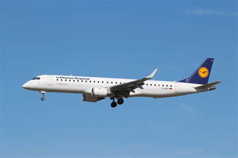 Embraer ERJ-190 photo