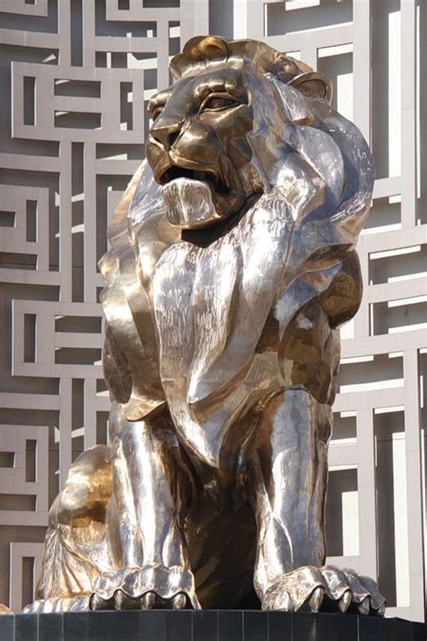 MGM Grand's Leo the Lion Statue Gets a Buffing