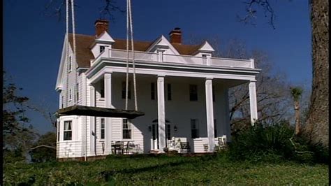 Noah and Allies home in the Notebook | Antebellum homes, Blue shutters ...