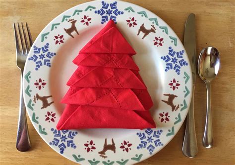 5 Easy, Festive Napkin Folds for the Holidays