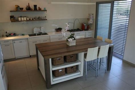 Modern Kitchen with Stainless Steel Appliances and Wooden Cabinets