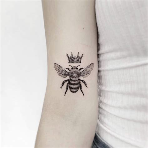 Bumble bee tattoo - Tattoo Designs for Women