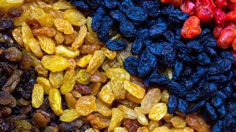 Black, green, golden or red: Know the types of raisins and their ...