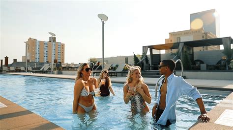 Louisville Hotel Roof Pool | Omni Louisville Hotel