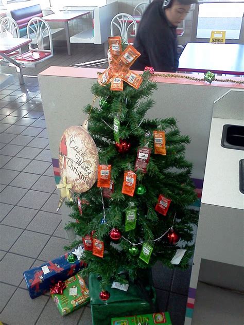 Taco Bell Christmas Tree by BigMac1212 on DeviantArt