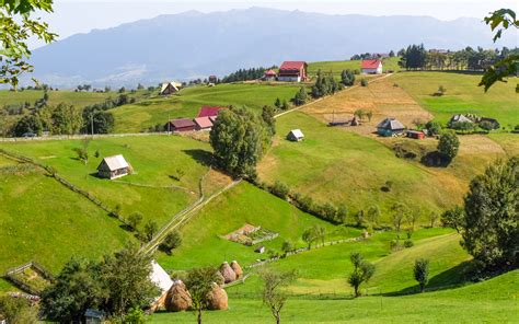 A tour of the most beautiful Romanian villages - RomaniaTourStore