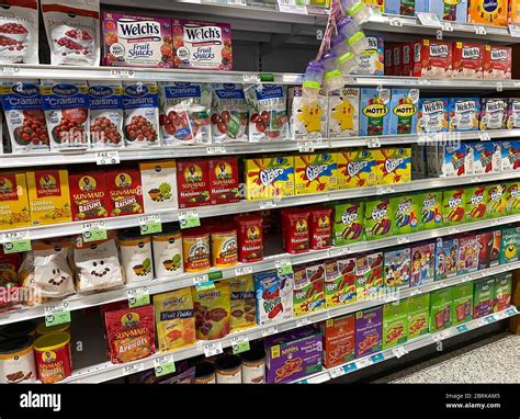 Snack aisle hi-res stock photography and images - Alamy