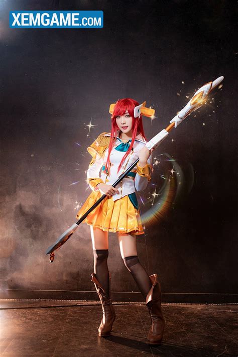 LMHT: Ngẩn ngơ trước vẻ thanh khiết của cosplay Lux Học Viện Anh Hùng