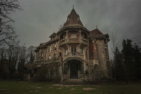 5 Haunted Houses in Texas - Square Foot Photography