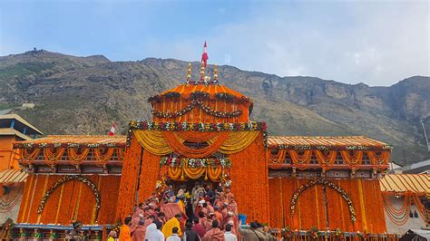 Doors of Badrinath Temple Opens for Devotees with Rituals and Chanting