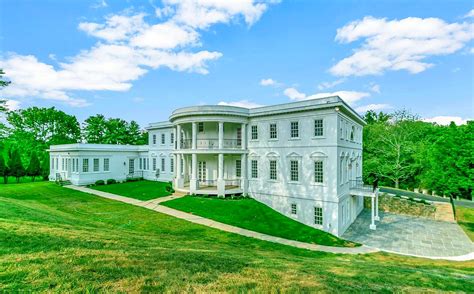 A White House Replica Hits the Market in McLean