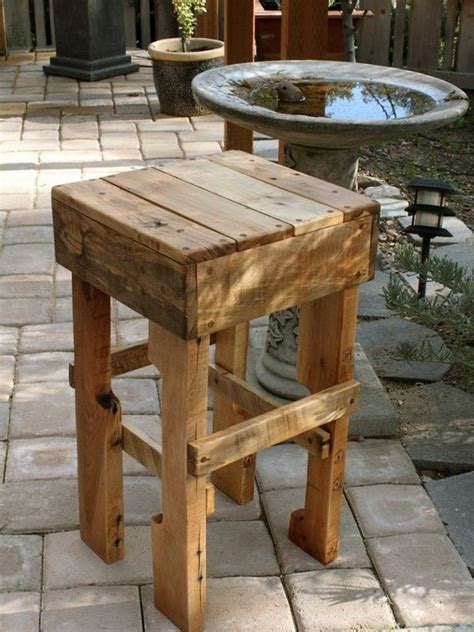 DIY Pallet Outdoor Bar and Stools - The Owner-Builder Network