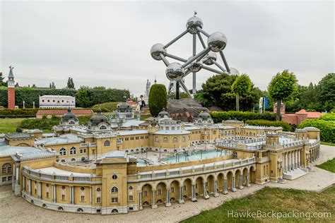 Atomium & Mini-Europe - HawkeBackpacking.com