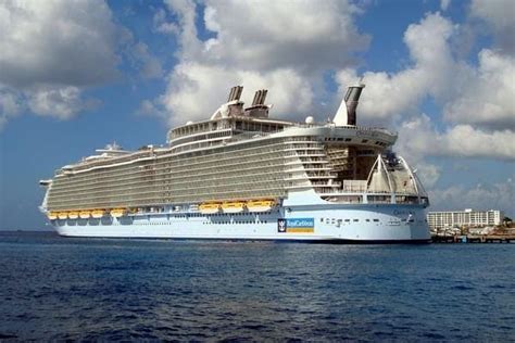 Oasis of the Seas Cruise Review by jeannoelstanley - October 08, 2023