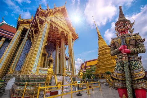 Wat Phra Kaew (Tempel des Smaragd-Buddha) - Bangkok - Arrivalguides.com