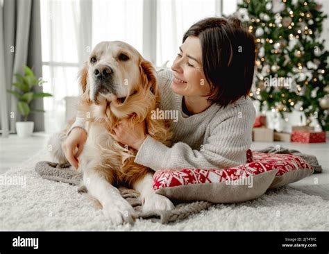 Girl with golden retriever dog Stock Photo - Alamy