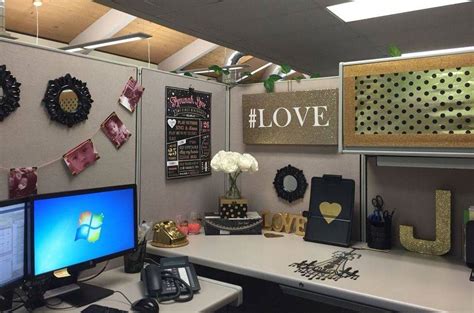 24 Amazing Office Desk Decoration Ideas For Competition | Cubicle decor ...