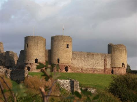 Rhuddlan Castle (Rhuddlan) - Visitor Information & Reviews