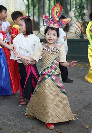 Buwan Ng Wika Headdress