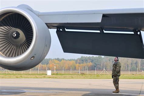 A U.S. Airman from the 121st Air Refueling Wing Maintenance - NARA ...