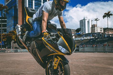 2017 National Motorcycle Stunts Championships [COL] on Behance