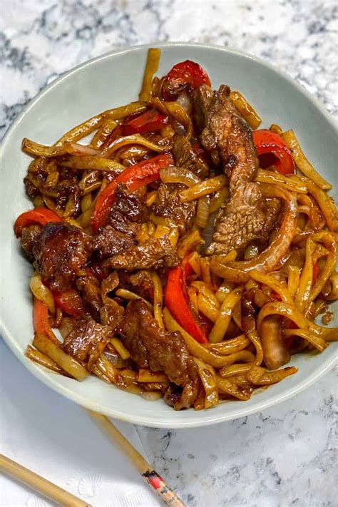 Chinese Chow Fun Noodles with Beef l Panning The Globe