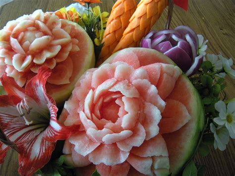 Beautiful Fruit Carvings,ผลไม้แกะสลัก in 2023 | Fruit carving, Fruit ...