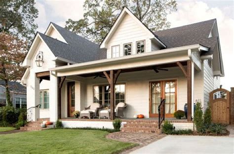 10 Seriously Inspiring Farmhouse Exteriors - The Unlikely Hostess