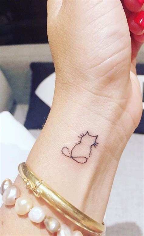 25 inspiradores diseños de tatuajes de gatitos para los amantes de los ...