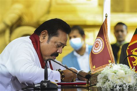 Mahinda Rajapaksa takes oath as Sri Lankan Prime Minister - The Statesman