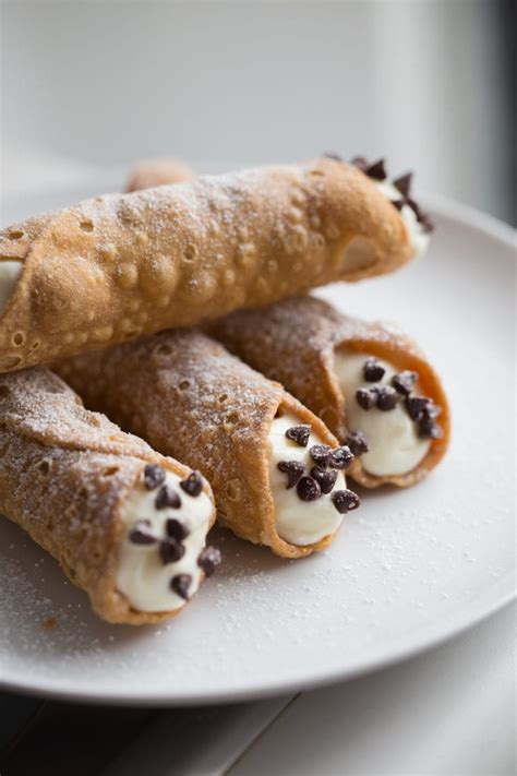 Easy Cannoli Recipe - Lauren's Latest