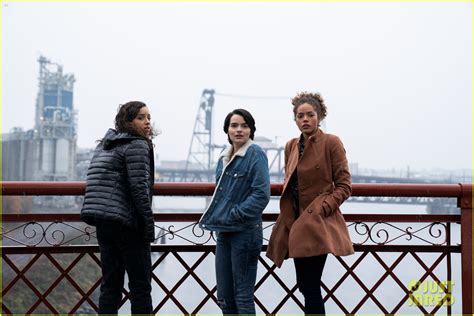 Netflix Drops Trailer For New YA Shoplifting Drama, 'Trinkets' - Watch ...