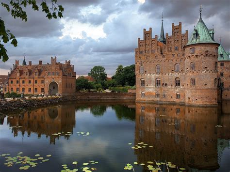 Download Man Made Egeskov Castle Image