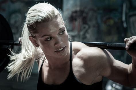 Rod Mclean – PhotographyFemale Crossfit Athlete lifting weights ...