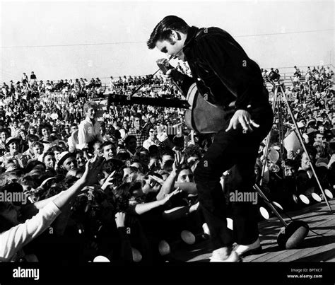 ELVIS PRESLEY IN CONCERT SINGER & ACTOR (1957 Stock Photo - Alamy