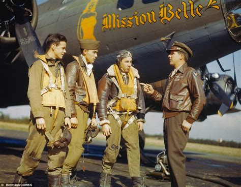 Part of an American B-17 "Flying Fortress" crew in England, 1942 - [964 ...