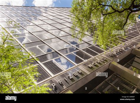 Pfizer world headquarters new york hi-res stock photography and images ...