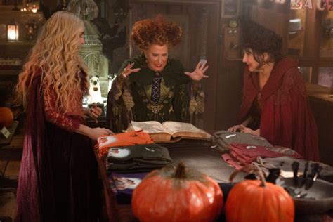 Hocus Pocus 2 Review | A Sequel That Depends On Nostalgia