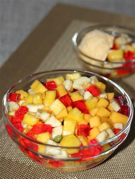 Fruit Salad With Vanilla Ice Cream Recipe / Snazzy Cuisine