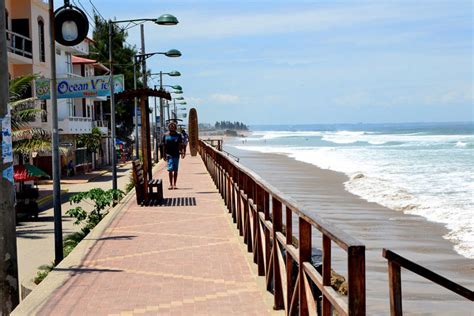 Montañita Ecuador: Party and Surf in Montañita beach (South America)