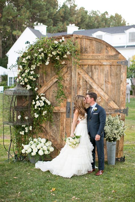 Say “I Do” to These Fab 51 Rustic Wedding Decorations