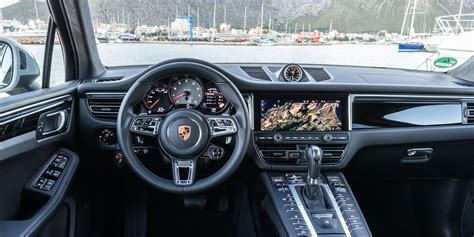 Porsche Macan Interior & Infotainment | carwow