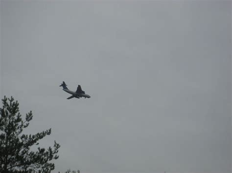 Il-76 landing by nikitakartinginboxru on DeviantArt